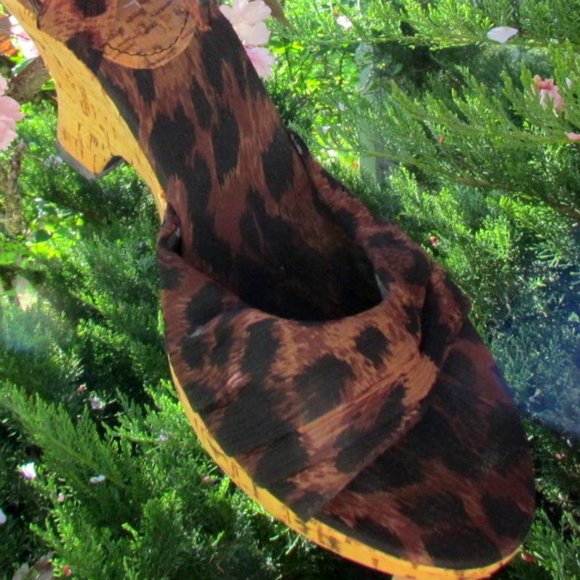 WEDGE SANDALS, 8.5 -9 M, LEOPARD CRISSCROSS ANKLE STRAPS, CURVY PLATFORMS - Picture 2 of 9